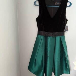 Just...Taylor Black and‎ Green Pleated Fit and Flare Dress